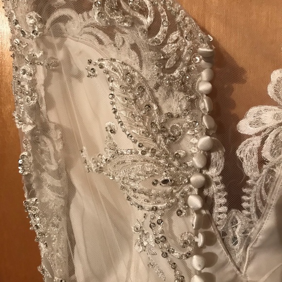 Ivory and lace wedding gown!!!! ONLY WORN ONCE!!!! - Picture 5 of 5